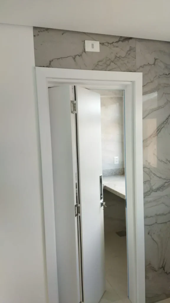 porta sanfonada no banheiro