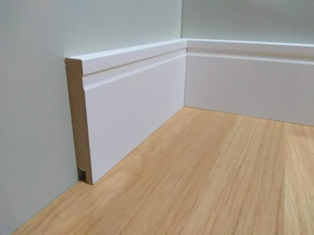 rodapé de pvc, ou mdf